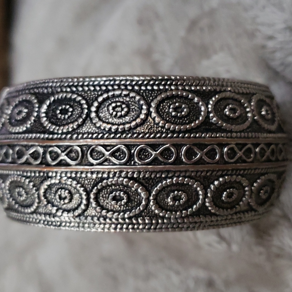 Large Spring Closure Silver Scrolling Bangle Fash… - image 3